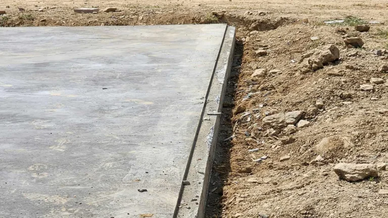 Smooth concrete slab foundation for building